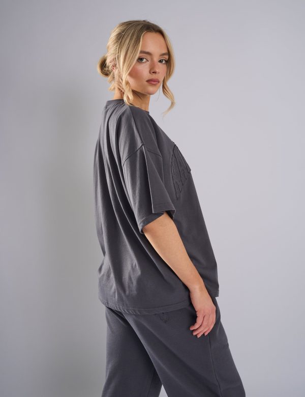 Kaiia Studio Distressed Applique Oversized T-Shirt Dark Grey Jetzt online – Bild 2